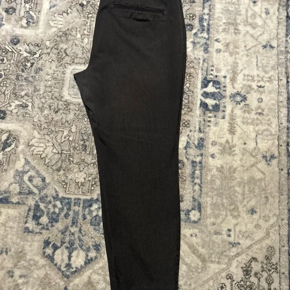 Old Navy Pixie Ankle Pants - Picture 6 of 9